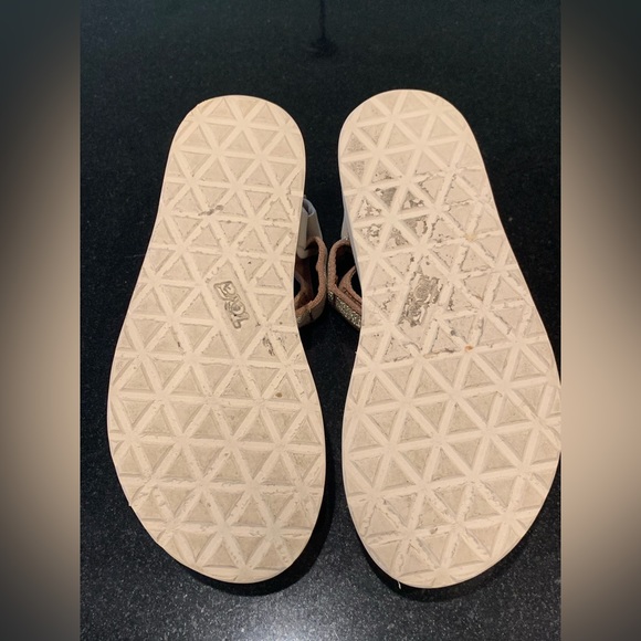 TEVA Platform Sandal, Size 6, Flatform - Picture 11 of 11